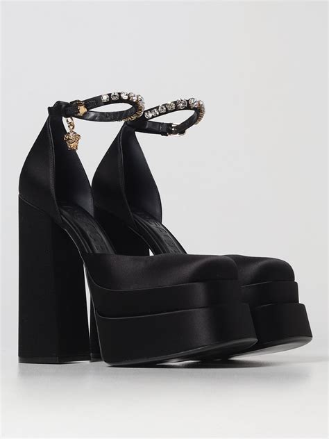 versace scarpe con borchie|Nuova collezione di scarpe da donna di Versace su FARFETCH.